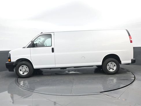 Used 2023 Chevrolet Express 2500 Extended image 17