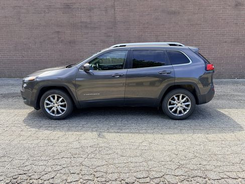 Used 2018 Jeep Cherokee Limited AWD/4WD image 2