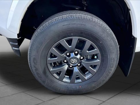 Used 2023 Toyota Tacoma SR5 AWD/4WD image 11