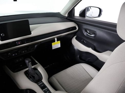 Certified 2026 Honda HR-V LX image 32