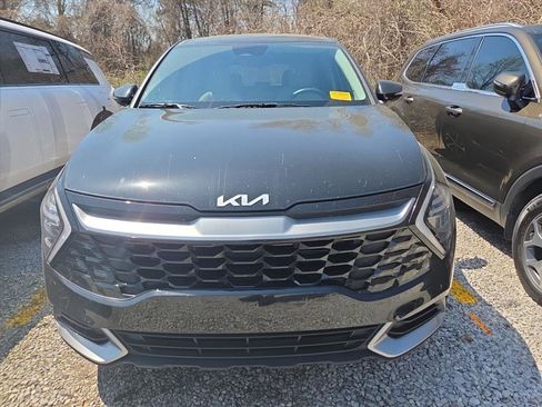 Used 2025 Kia Sportage EX image 2