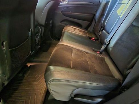 Used 2018 Jeep Grand Cherokee Altitude AWD/4WD image 16