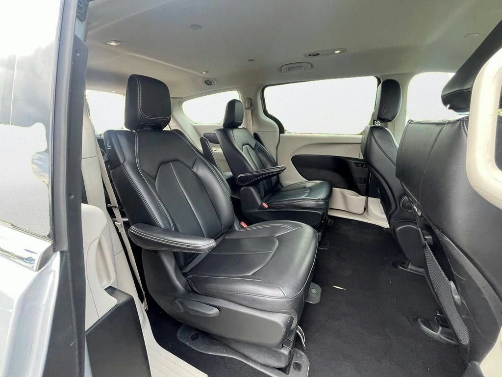 Used 2023 Chrysler Pacifica Touring-L FWD image 24