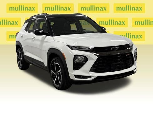 Used 2022 Chevrolet TrailBlazer RS w/ Sun and Liftgate Package image 2