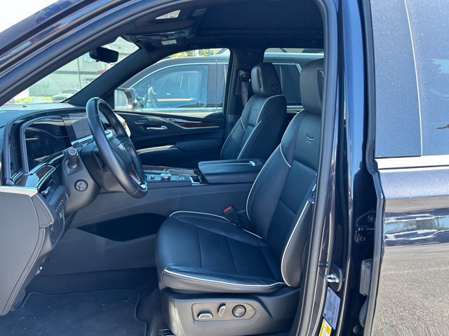 Used 2022 Cadillac Escalade Premium Luxury AWD/4WD image 15