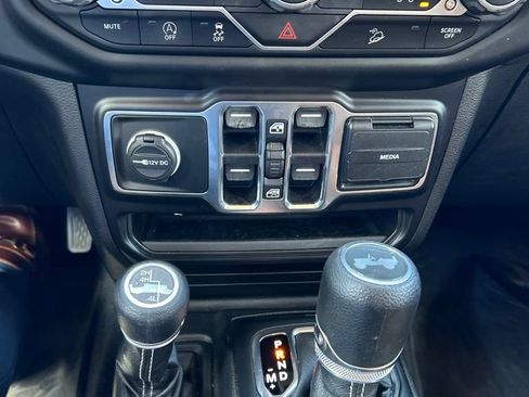 Used 2021 Jeep Wrangler Unlimited Sahara AWD/4WD image 18