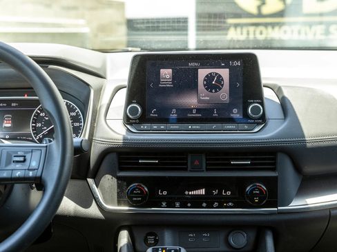 Used 2024 Nissan Rogue SV FWD image 26
