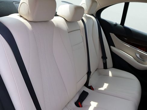 Used 2019 Mercedes-Benz E 300 4MATIC image 14