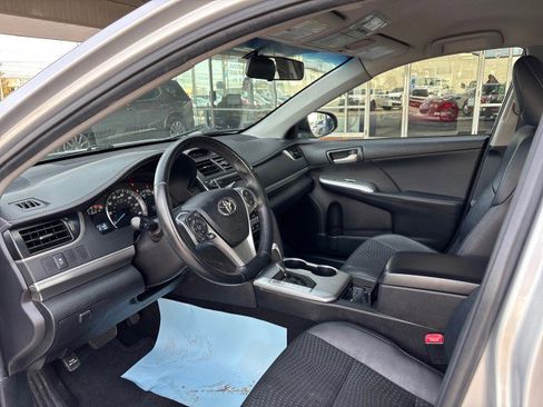 Used 2014 Toyota Camry SE image 10