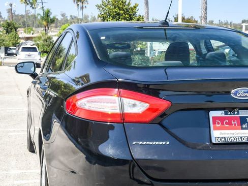 Used 2016 Ford Fusion SE FWD image 6
