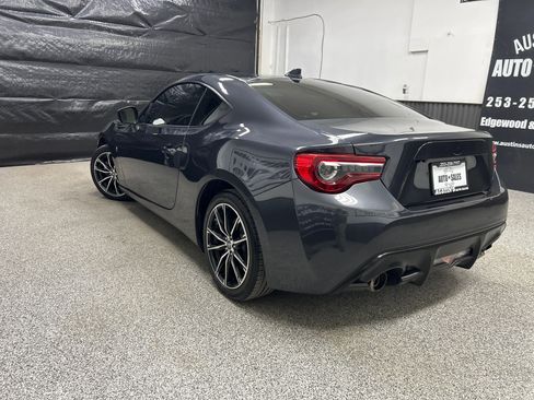 Used 2017 Toyota 86 RWD image 4