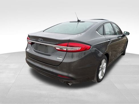 Used 2018 Ford Fusion SE w/ Fusion SE Technology Package image 8