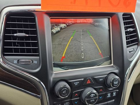 Used 2014 Jeep Grand Cherokee Overland w/ Advanced Technology Group AWD/4WD image 38