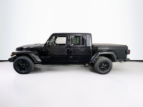 Used 2022 Jeep Gladiator Sport image 8