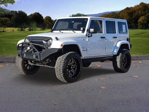 Used 2015 Jeep Wrangler Unlimited Sahara w/ Max Tow Package image 3
