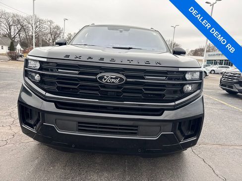 Used 2025 Ford Expedition Platinum w/ Stealth Appearance Package image 3