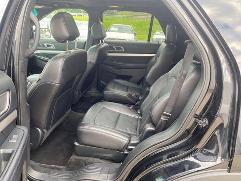 Used 2017 Ford Explorer XLT w/ Equipment Group 202A AWD/4WD image 20