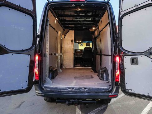 Used 2021 Mercedes-Benz Sprinter 2500 w/ Comfort Plus Package image 26