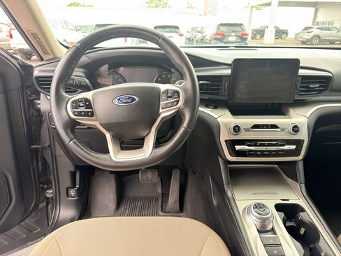 Used 2021 Ford Explorer XLT RWD image 12