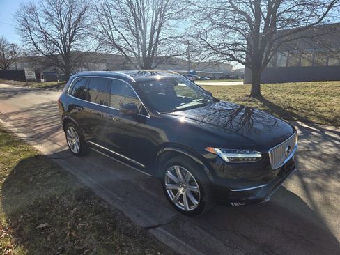 Used 2018 Volvo XC90 T5 Momentum image 4