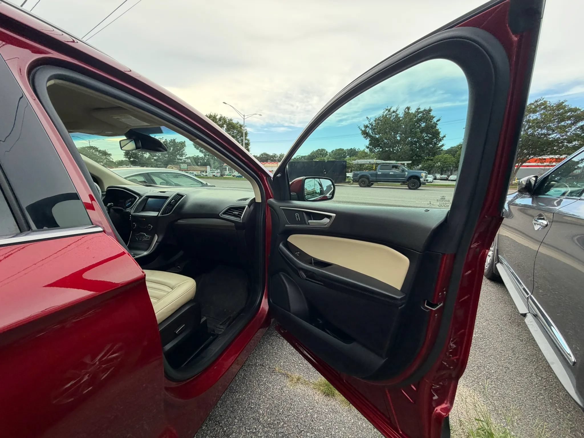 Used 2019 Ford Edge SEL w/ Equipment Group 201A FWD image 21