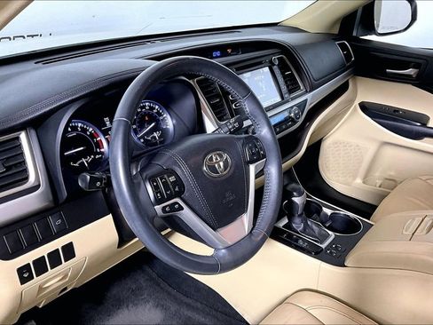 Used 2016 Toyota Highlander XLE image 10