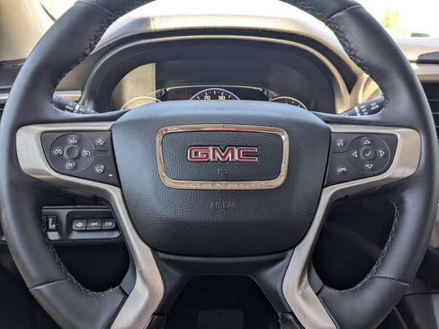 Used 2023 GMC Acadia Denali w/ Denali Ultimate Package AWD/4WD image 16