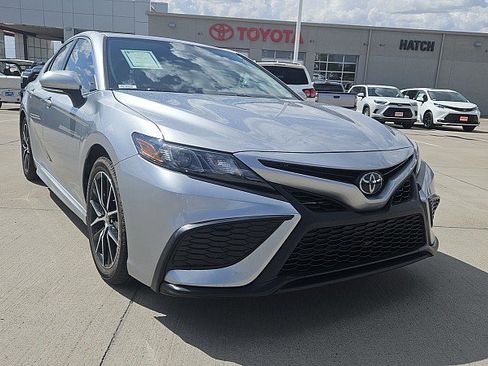 Used 2023 Toyota Camry SE w/ Audio Upgrade Package FWD image 4