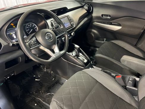 Used 2019 Nissan Kicks SV image 11
