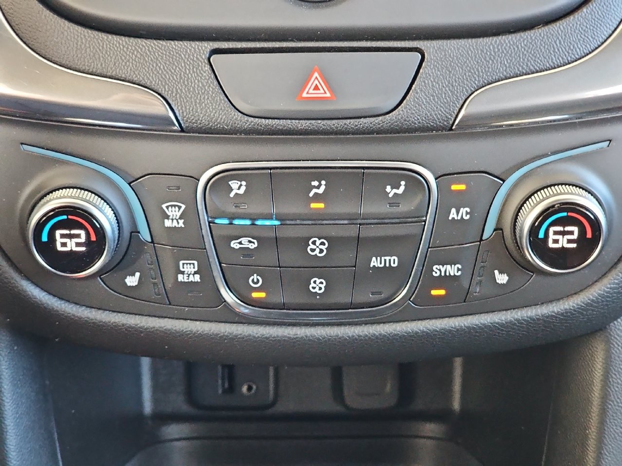 Used 2018 Chevrolet Equinox LT AWD/4WD image 26