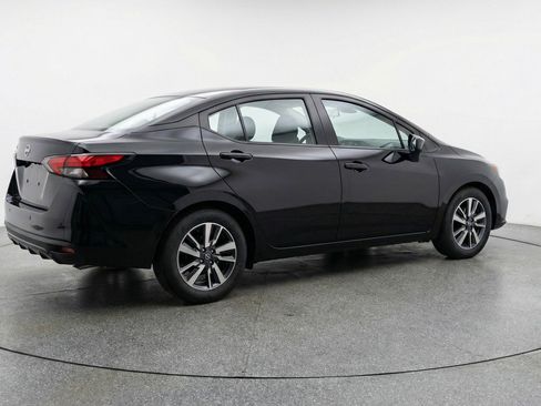 Used 2025 Nissan Versa SV image 9