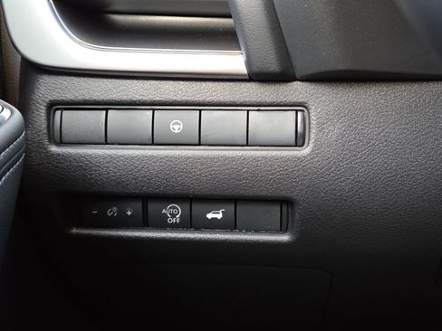 Used 2026 Nissan Rogue SV w/ Cold Weather Package FWD image 21