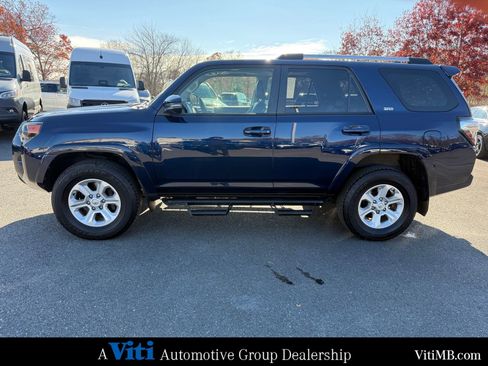 Used 2022 Toyota 4Runner SR5 Premium image 5