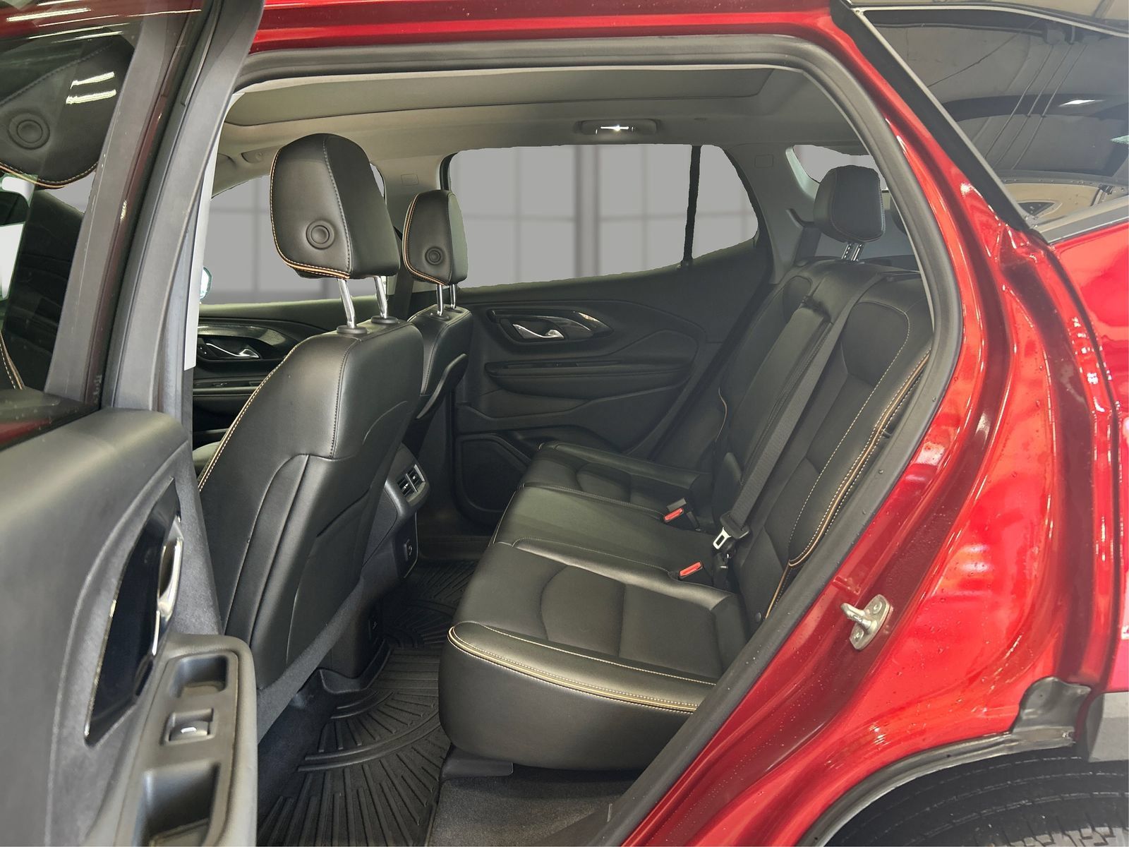 Used 2024 GMC Terrain AT4 w/ Tech Package AWD/4WD image 10