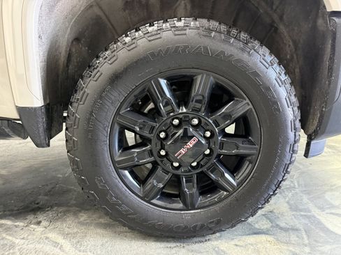 Used 2026 GMC Sierra 2500 AT4 w/ AT4 Premium Plus Package AWD/4WD image 35