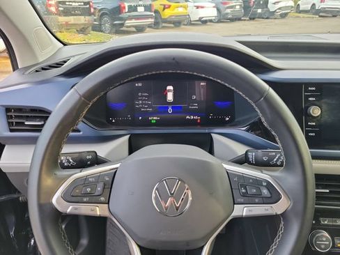 Used 2024 Volkswagen Taos SE FWD image 18