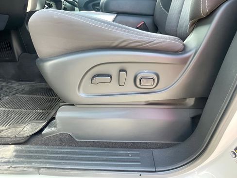 Used 2021 Nissan Titan SV w/ SV Convenience Package RWD image 15
