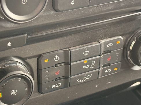 Used 2018 Ford F150 XLT w/ Equipment Group 302A Luxury AWD/4WD image 13