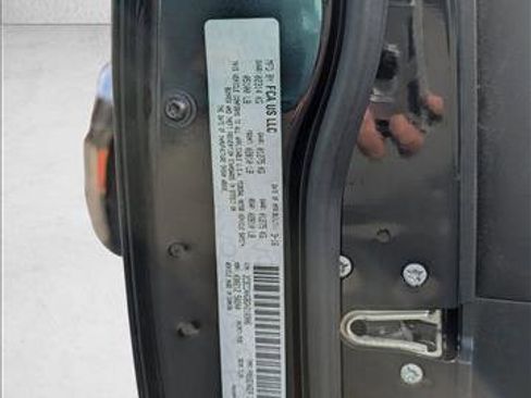 Used 2016 Chrysler 300 Limited image 22