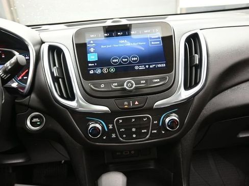 Used 2022 Chevrolet Equinox LT FWD image 10