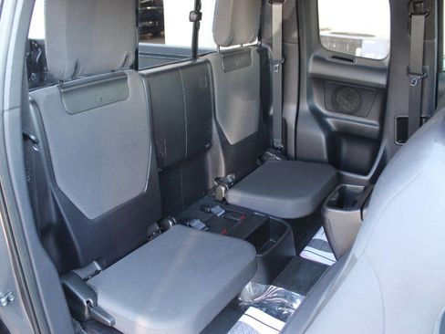 Used 2016 Toyota Tacoma TRD Off-Road w/ Towing Package image 12