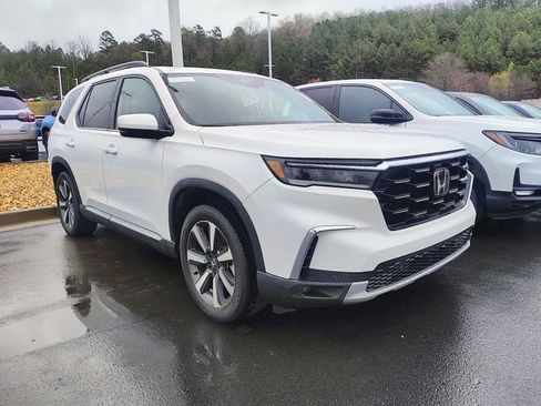 Used 2023 Honda Pilot Touring image 3