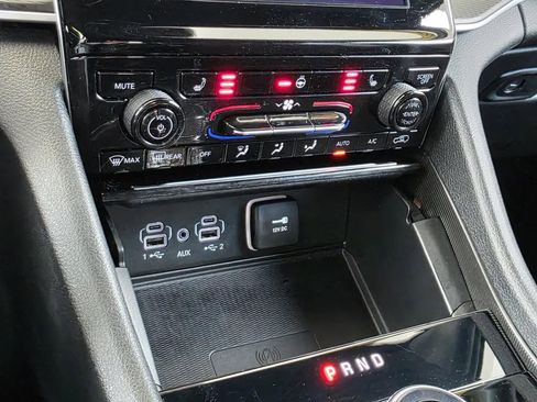 Used 2025 Jeep Grand Cherokee Altitude image 24