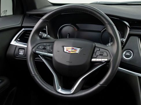 Used 2025 Cadillac XT6 Luxury image 10