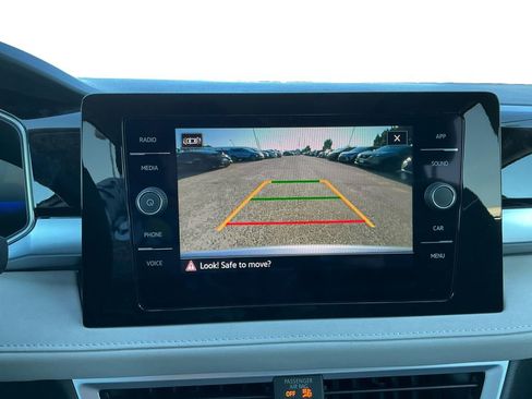 New 2025 Volkswagen Taos SE image 17