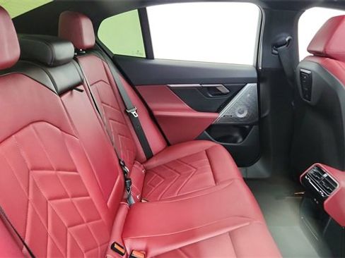 Used 2025 BMW i5 eDrive40i w/ M Sport Package image 24