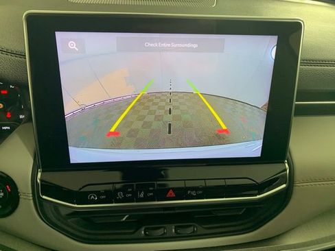 Used 2025 Jeep Compass Limited image 11