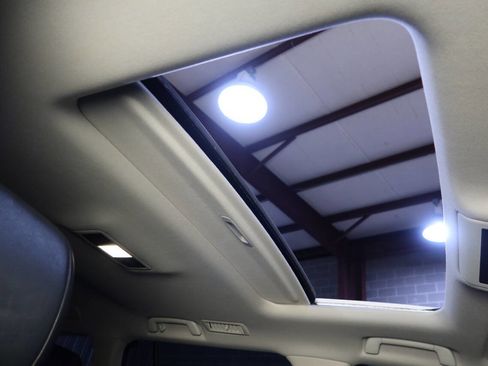 Used 2017 Lexus LX 570 4WD image 41