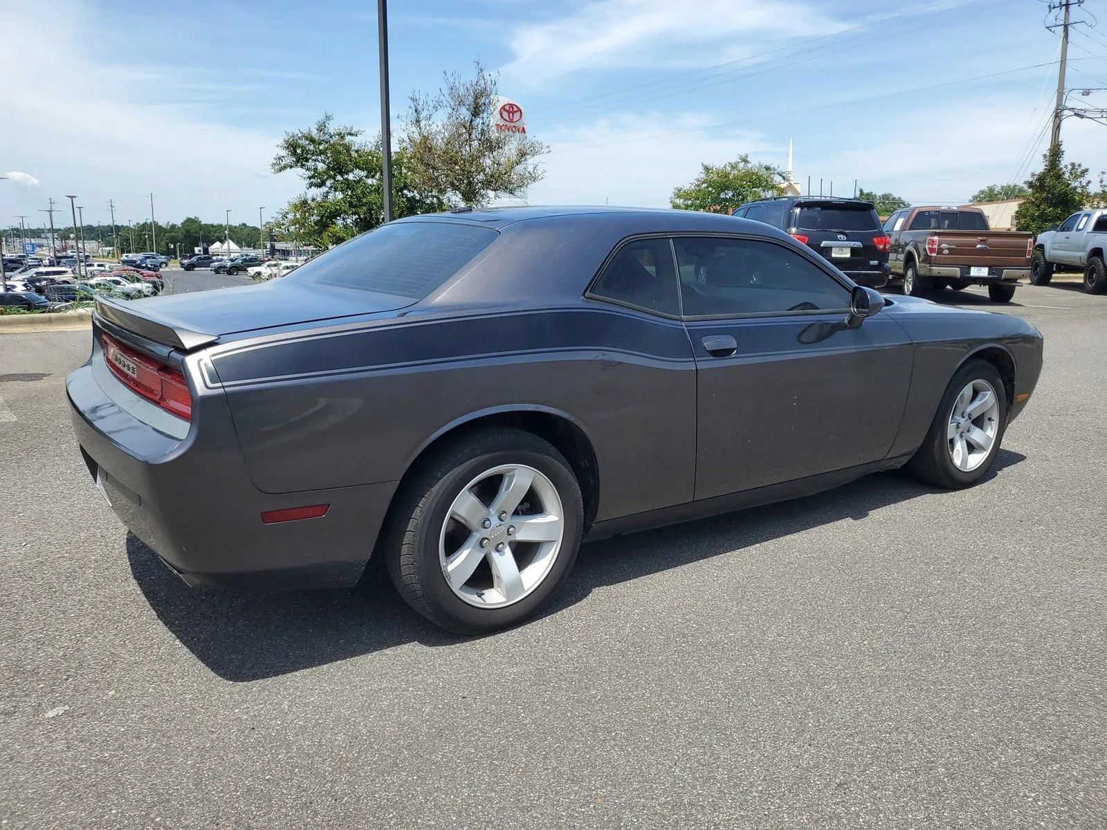 Used 2014 Dodge Challenger R/T RWD image 4