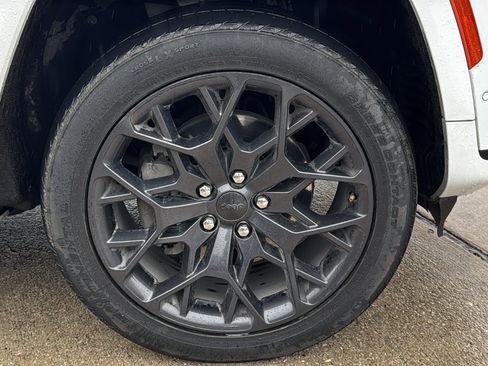 Used 2023 Jeep Grand Cherokee L Summit w/ High Altitude Package image 33